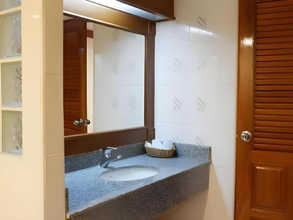 The Impress Nan Hotel Bagian luar foto