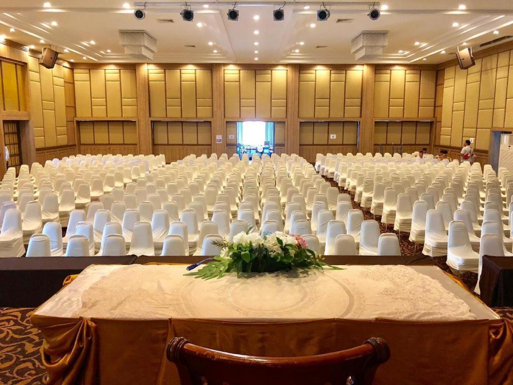 The Impress Nan Hotel Bagian luar foto