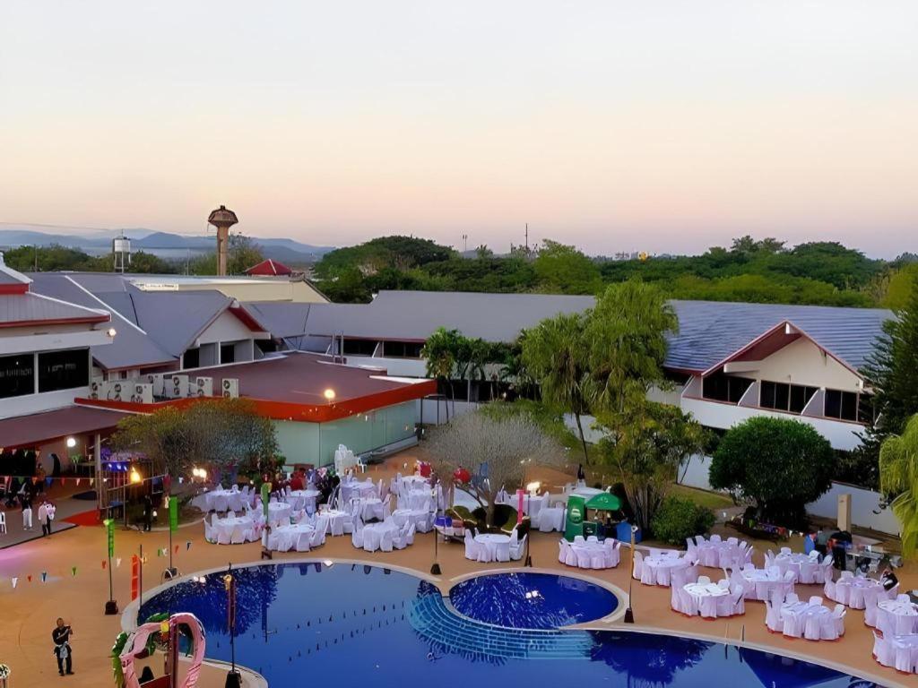 The Impress Nan Hotel Bagian luar foto